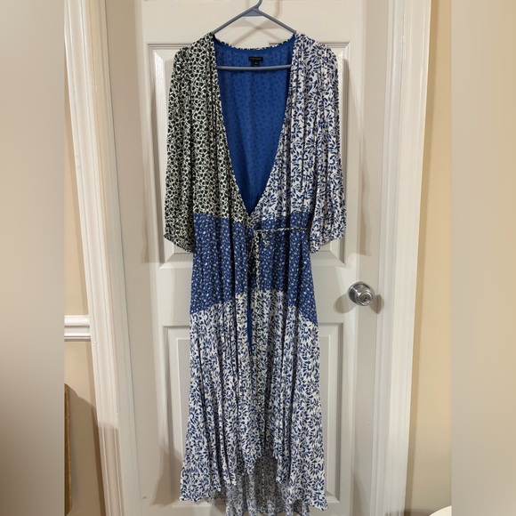 Ann Taylor Dresses & Skirts - Ann Taylor Floral wrap dress